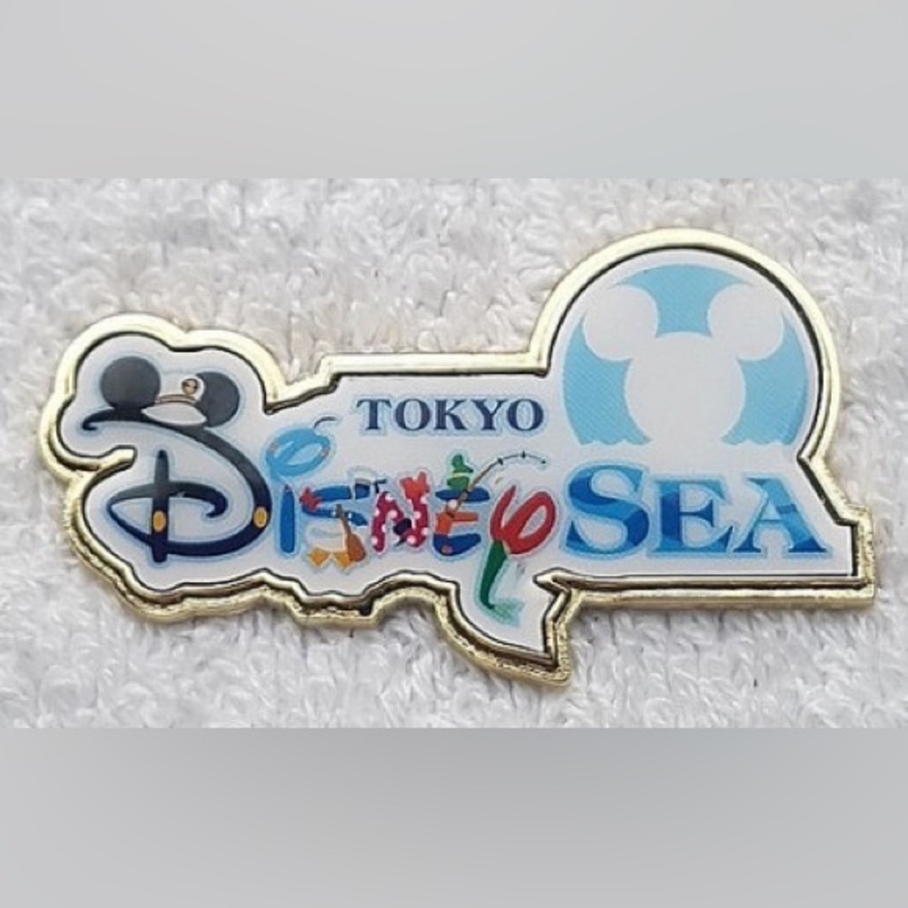 Tokyo disney sea exclusive pin